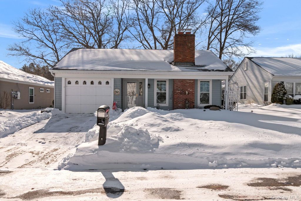 475 Stratford Lane, Ridge, NY 11961