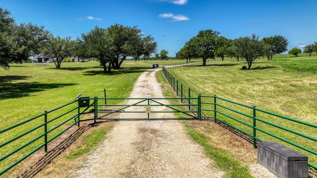 1436 County Road 216, Iredell, TX 76649