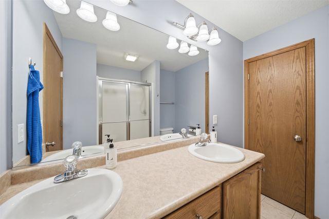 729 SE Ponds Edge Circle, Ankeny, IA 50021