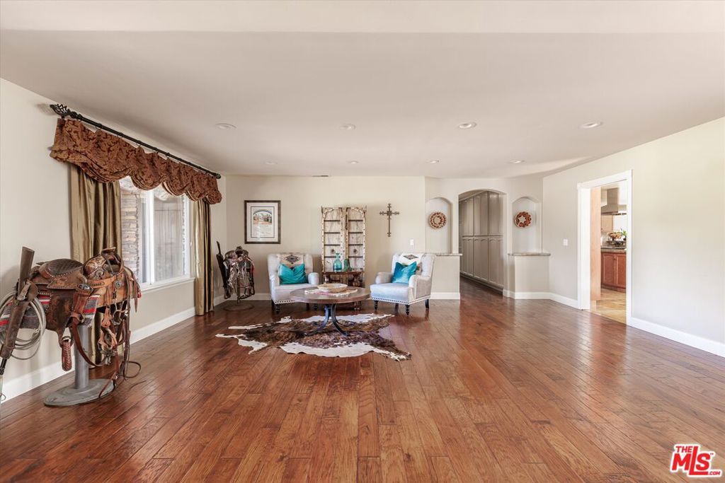Image 10 of property listing at 4828 Paint Horse Trail, Santa Maria, CA 93455