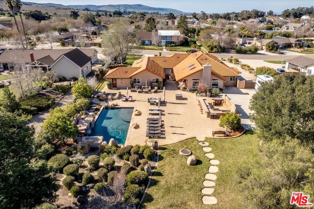 Image 4 of property listing at 4828 Paint Horse Trail, Santa Maria, CA 93455