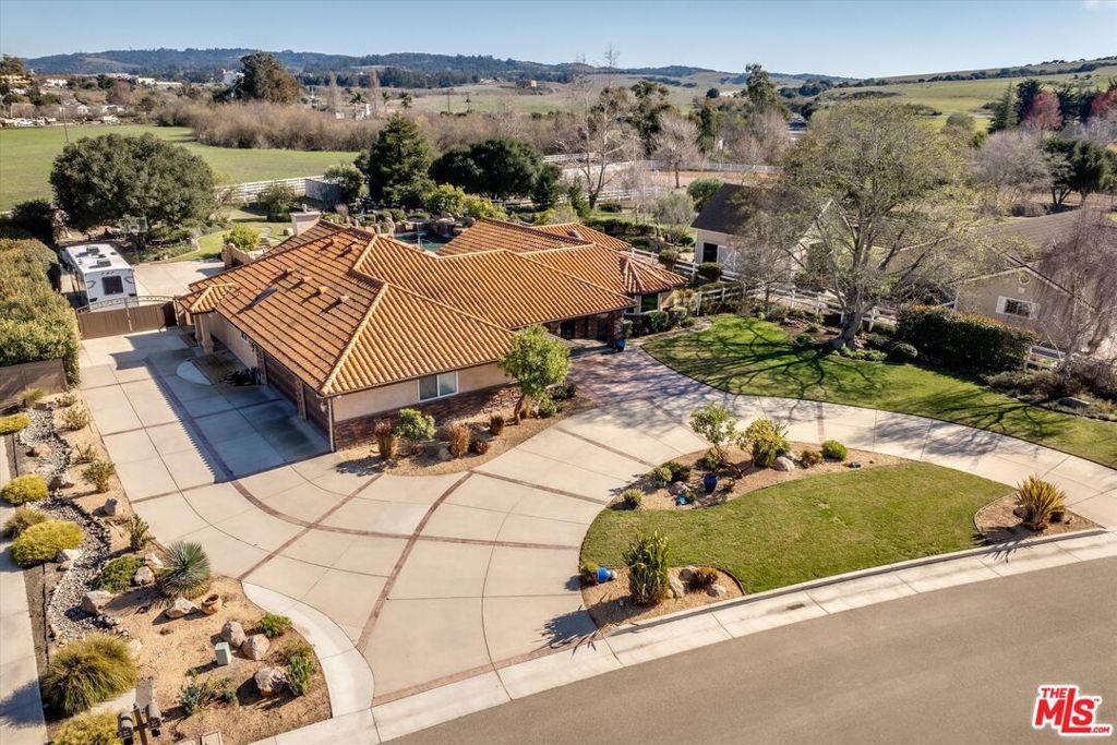 Image 42 of property listing at 4828 Paint Horse Trail, Santa Maria, CA 93455