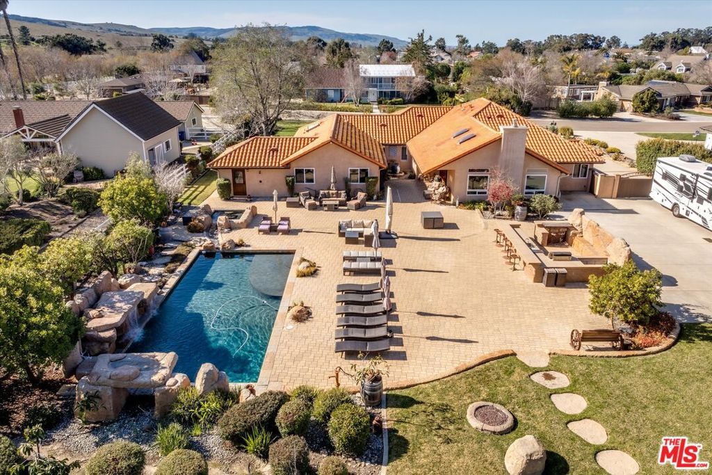 Image 5 of property listing at 4828 Paint Horse Trail, Santa Maria, CA 93455