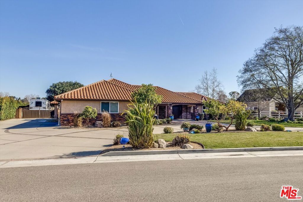 Image 6 of property listing at 4828 Paint Horse Trail, Santa Maria, CA 93455