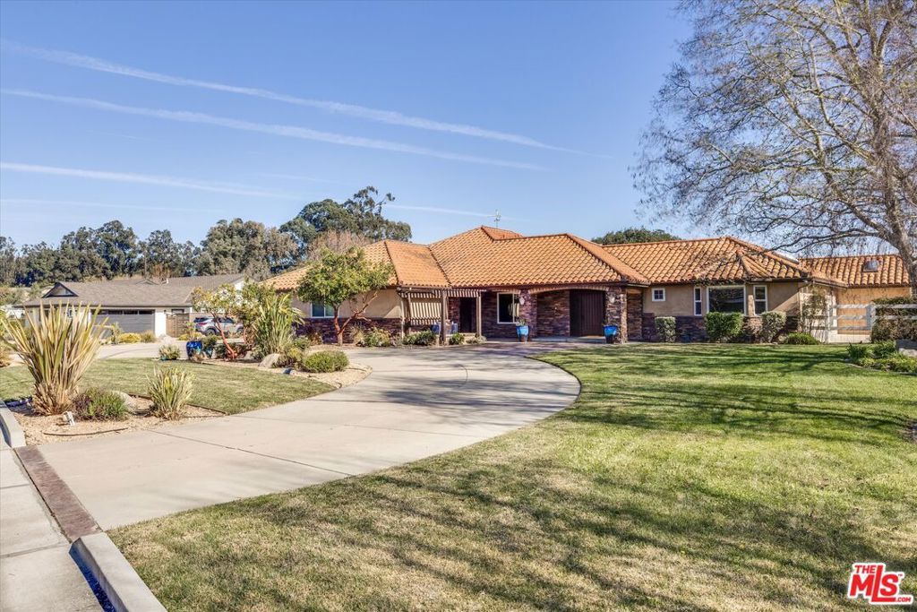 Image 7 of property listing at 4828 Paint Horse Trail, Santa Maria, CA 93455