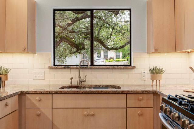 6602 Robbie Creek CV, Austin, TX 78750