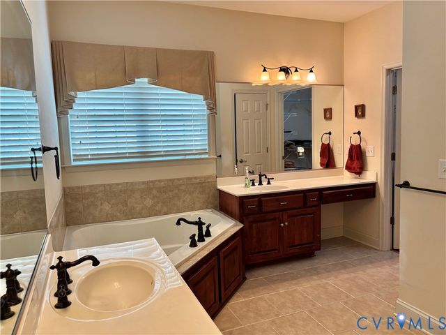 11813 Middlecoff Dr, Chester, VA 23836
