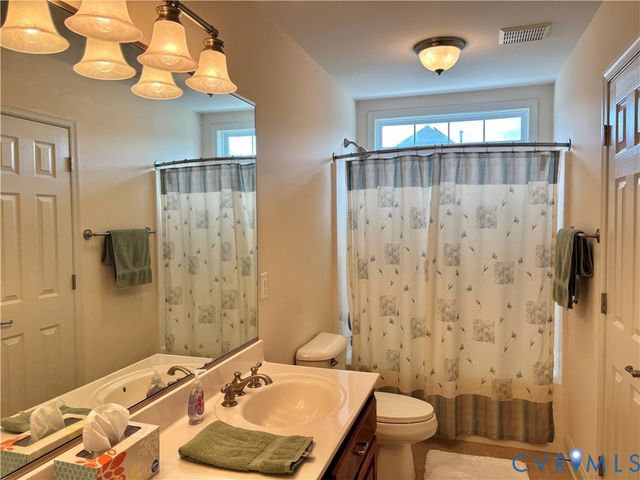 11813 Middlecoff Dr, Chester, VA 23836