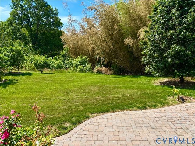 11813 Middlecoff Dr, Chester, VA 23836