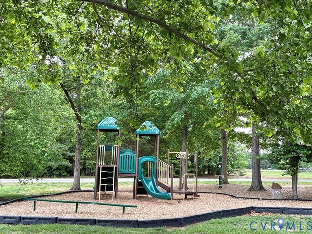 11813 Middlecoff Dr, Chester, VA 23836
