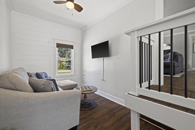 N2444 Howard DRIVE, Burlington, WI 53105