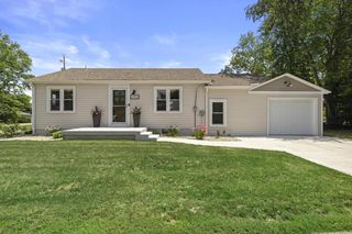 N2444 Howard DRIVE, Burlington, WI 53105