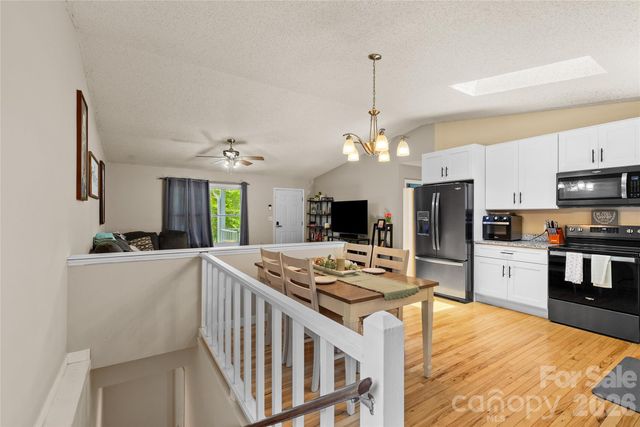 763 Bee Tree Road, Swannanoa, NC 28778