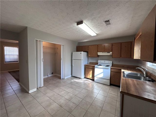 502 Oakwood Court, Woodstock, GA 30188