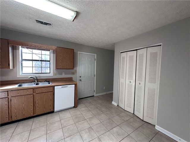 502 Oakwood Court, Woodstock, GA 30188