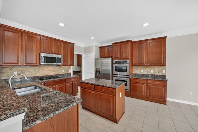27118 Walloon Way, Brownstown Twp, MI 48134