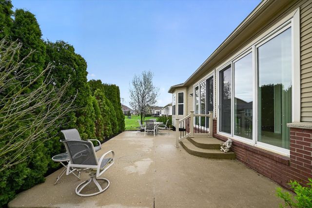 27118 Walloon Way, Brownstown Twp, MI 48134