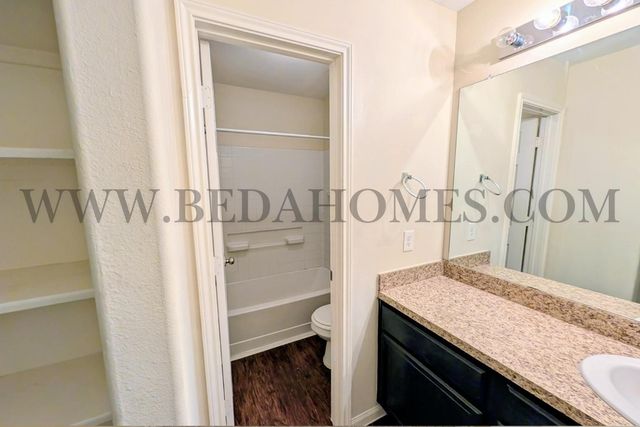 15566 Kiplands Bend Drive, Houston, TX 77014