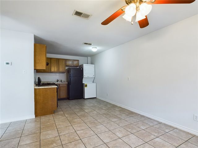 1900 Finfeather Road A, Bryan, TX 77801