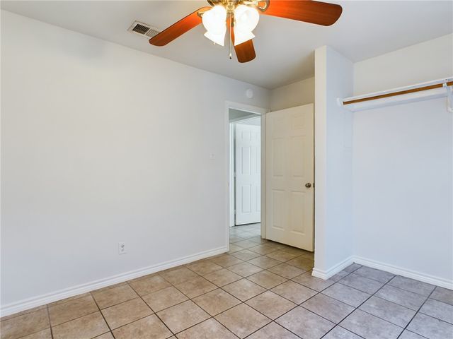 1900 Finfeather Road A, Bryan, TX 77801