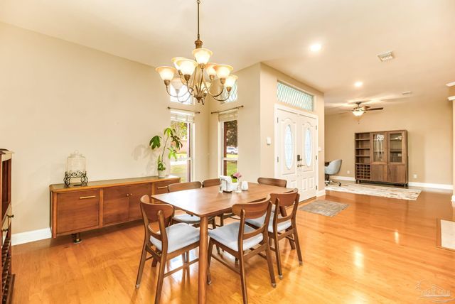 6511 Chardonnay, Pensacola, FL 32504