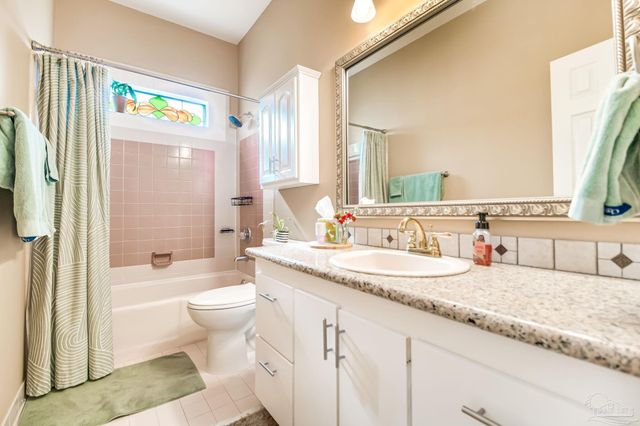 6511 Chardonnay, Pensacola, FL 32504