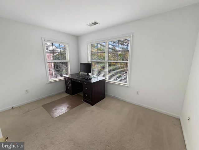 817 ROYAL CRES, Rockville, MD 20850