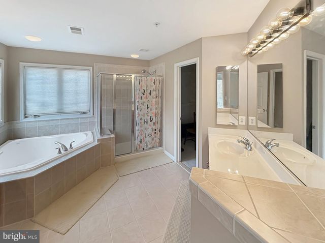 817 ROYAL CRES, Rockville, MD 20850