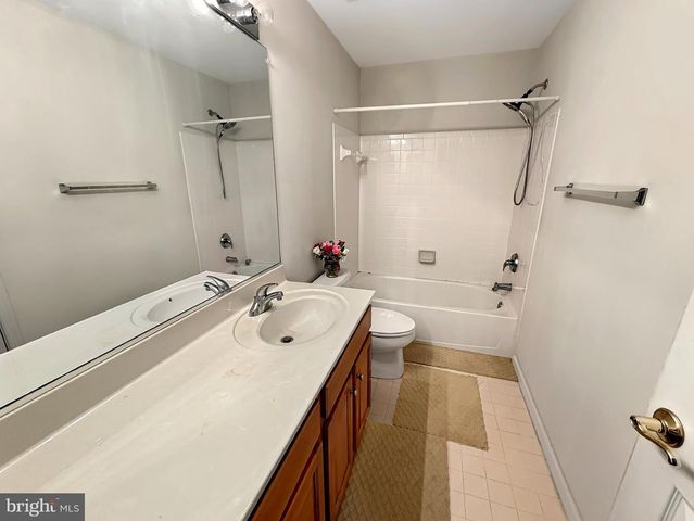 817 ROYAL CRES, Rockville, MD 20850