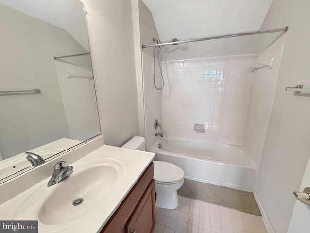817 ROYAL CRES, Rockville, MD 20850