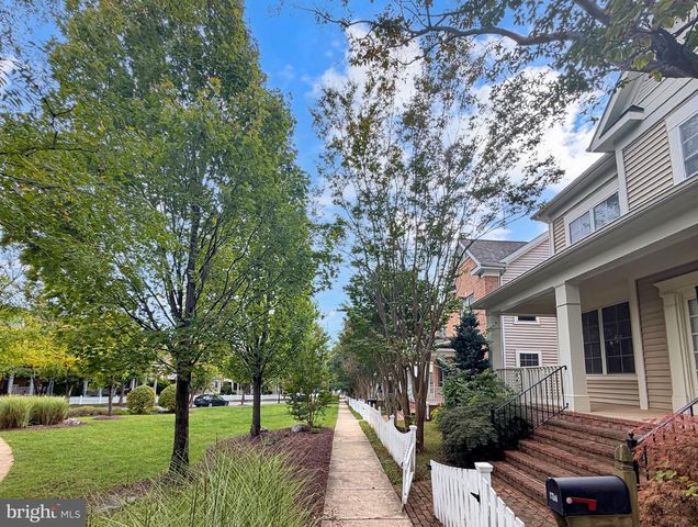 817 ROYAL CRES, Rockville, MD 20850