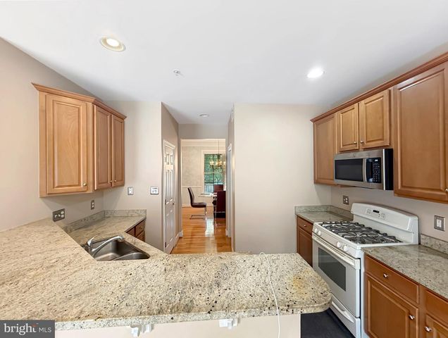 817 ROYAL CRES, Rockville, MD 20850