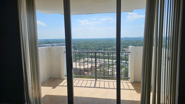 2780 NE 183rd Street 2101, Aventura, FL 33160