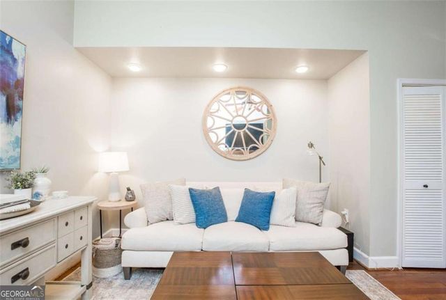 952 Myrtle Street 2, Atlanta, GA 30309