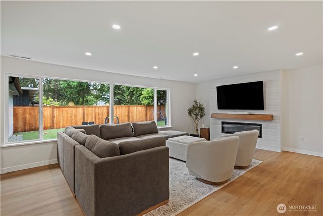 7818 NE 124th Street, Kirkland, WA 98034