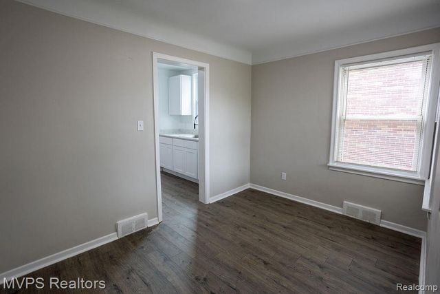15502 Collingham Drive, Detroit, MI 48205