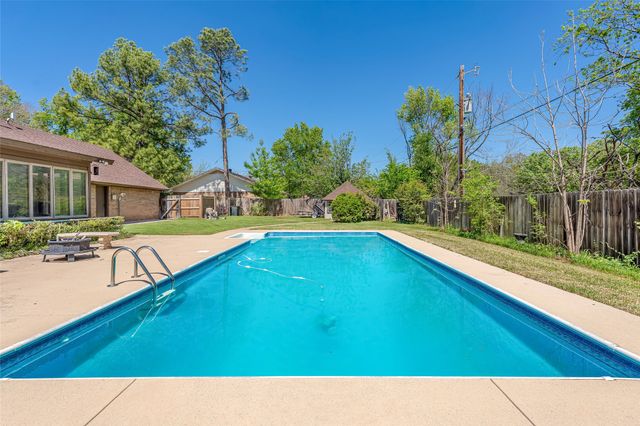 2015 Edgewood Drive, Bridgeport, TX 76426