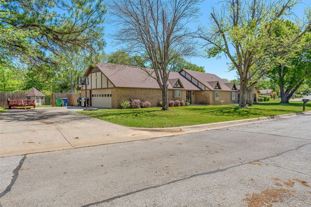 2015 Edgewood Drive, Bridgeport, TX 76426