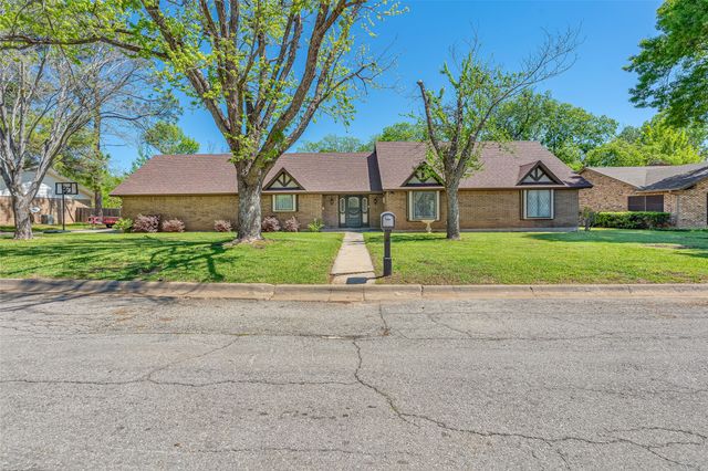 2015 Edgewood Drive, Bridgeport, TX 76426