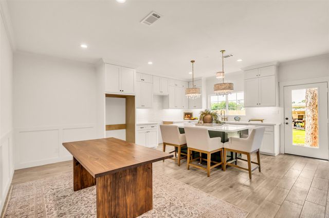 407 Harris Road, Highlands, TX 77562