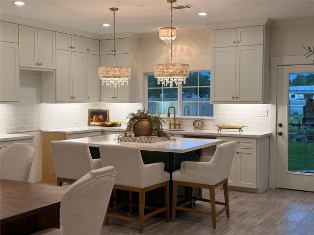 407 Harris Road, Highlands, TX 77562