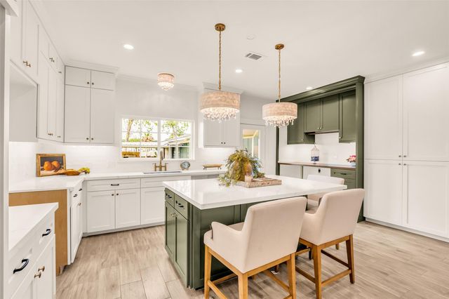 407 Harris Road, Highlands, TX 77562