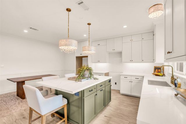 407 Harris Road, Highlands, TX 77562