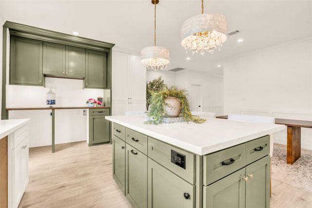407 Harris Road, Highlands, TX 77562