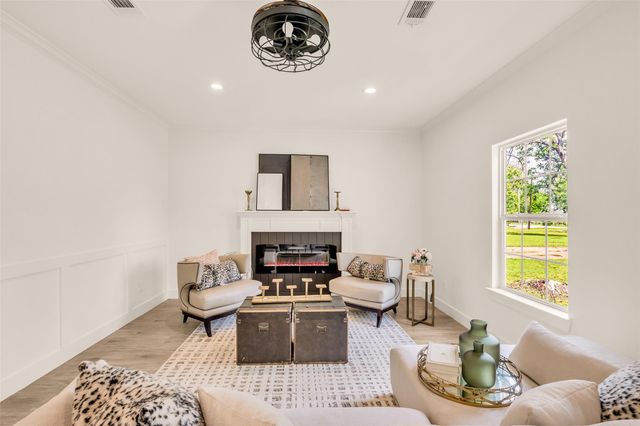 407 Harris Road, Highlands, TX 77562