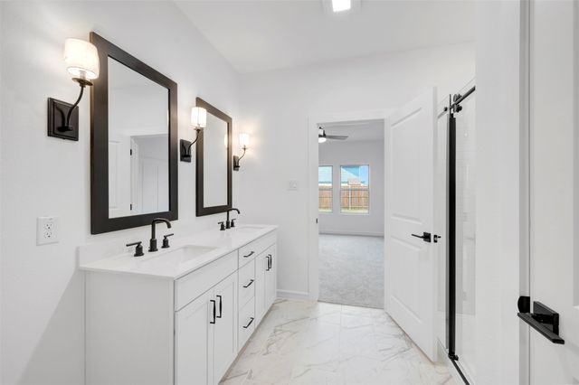 528 Brookside Drive, Van Alstyne, TX 75495