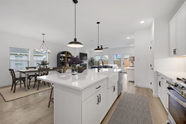 528 Brookside Drive, Van Alstyne, TX 75495