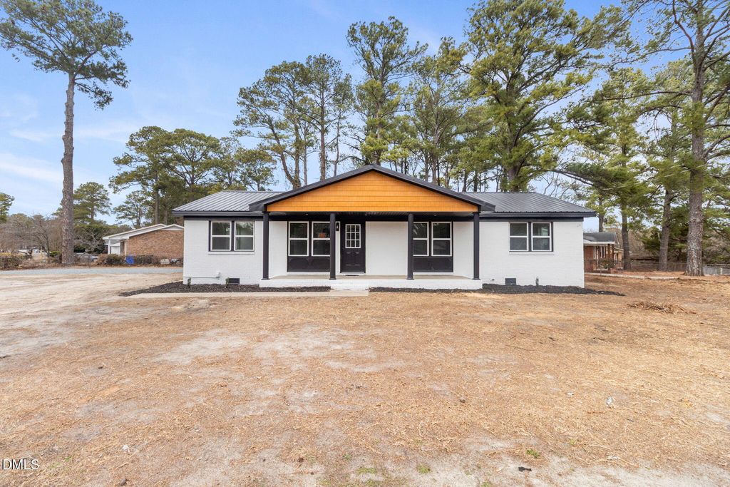 804 Lakecrest Drive, Fayetteville, NC 28301
