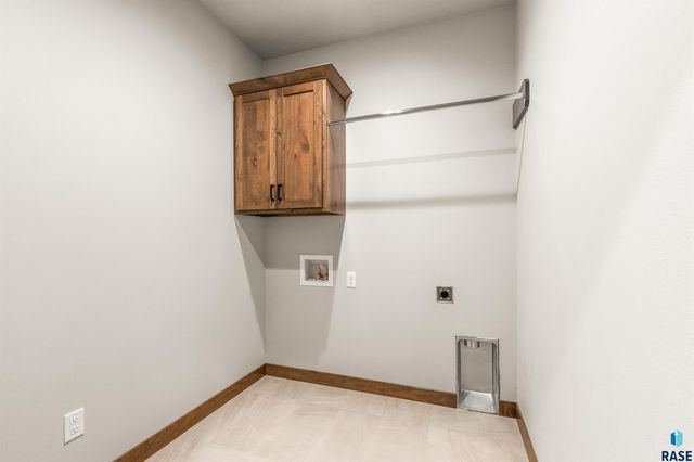 325 E 8th St Street, Tea, SD 57064