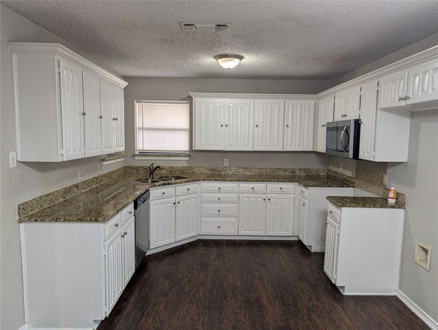 1909 Willow Vale Drive, Fort Worth, TX 76134